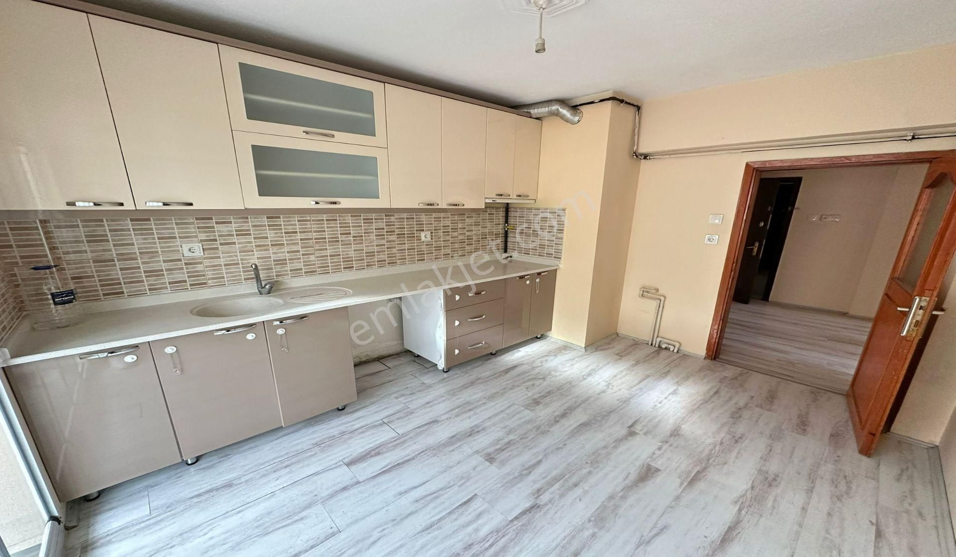 Ufuktepe Cadde Üzeri 3+1 Katta Geniş Daire Arayanlara Fırsat - Görsel 5