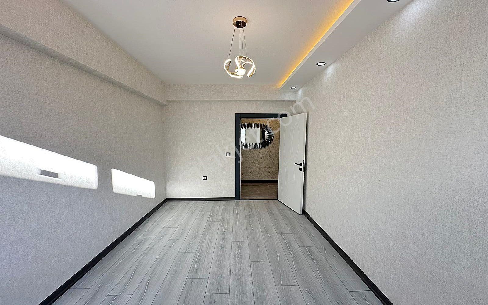 Karakaya'da Modern Tasarım & Ultralüks Donanımlı 3+1 Daire - Görsel 21