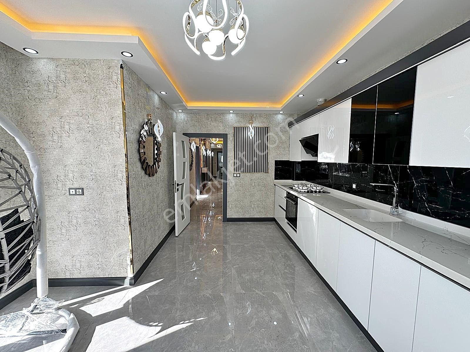 Karakaya'da Modern Tasarım & Ultralüks Donanımlı 3+1 Daire - Görsel 2