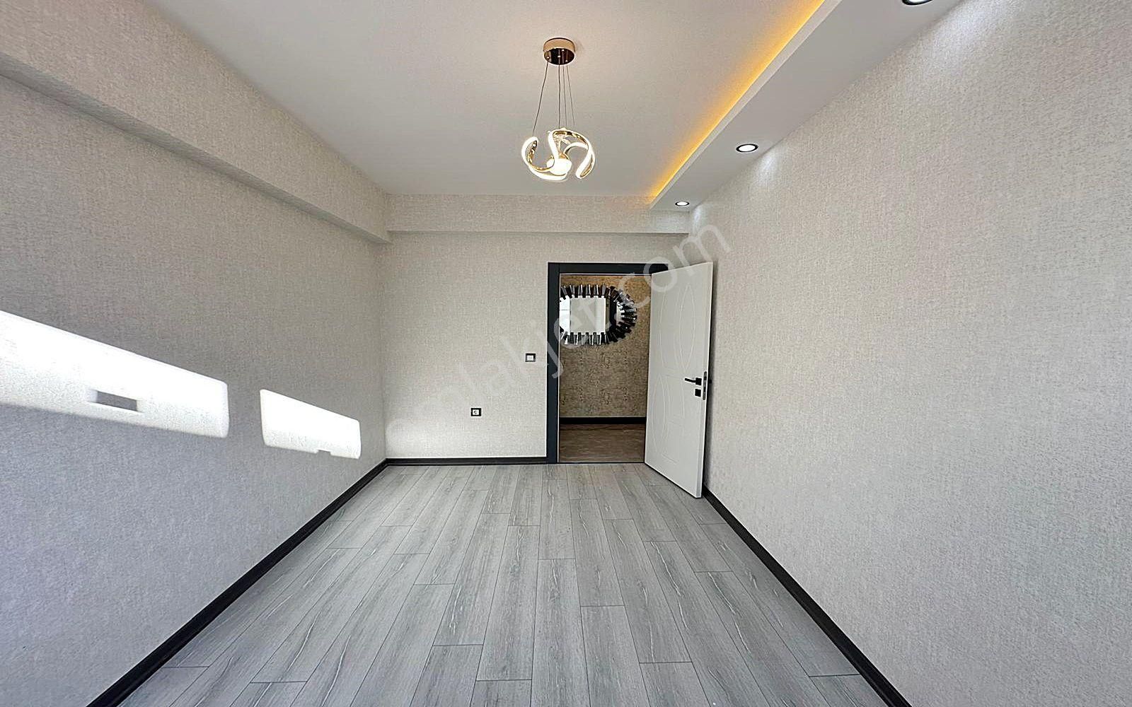 Karakaya'da Modern Tasarım & Ultralüks Donanımlı 3+1 Daire - Görsel 20