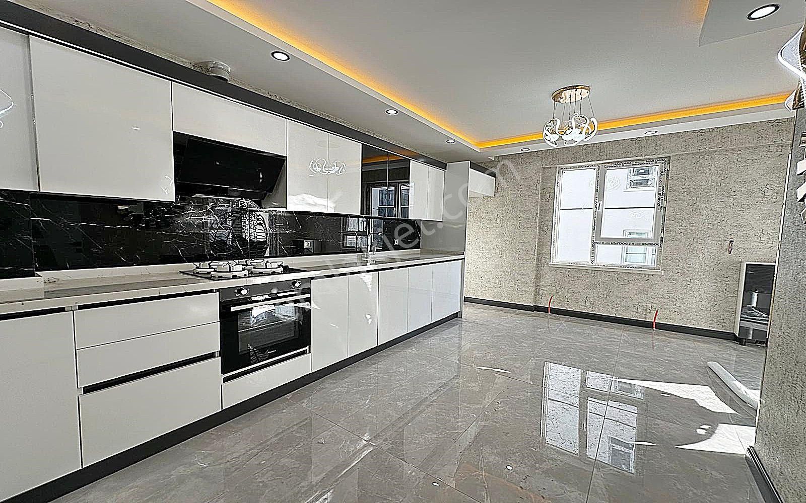 Karakaya'da Modern Tasarım & Ultralüks Donanımlı 3+1 Daire - Görsel 3