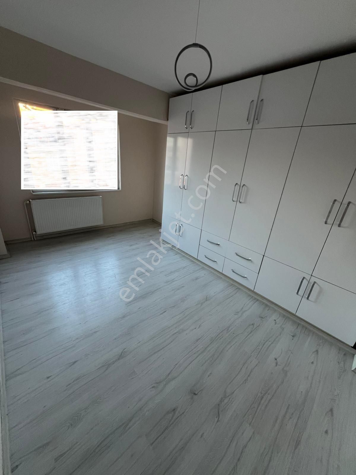 Ender Uysal Gayrimenkulden Fatihte İçi Yenilenmiş Masrafsız 2+1 Satılık Daire.. - Görsel 3