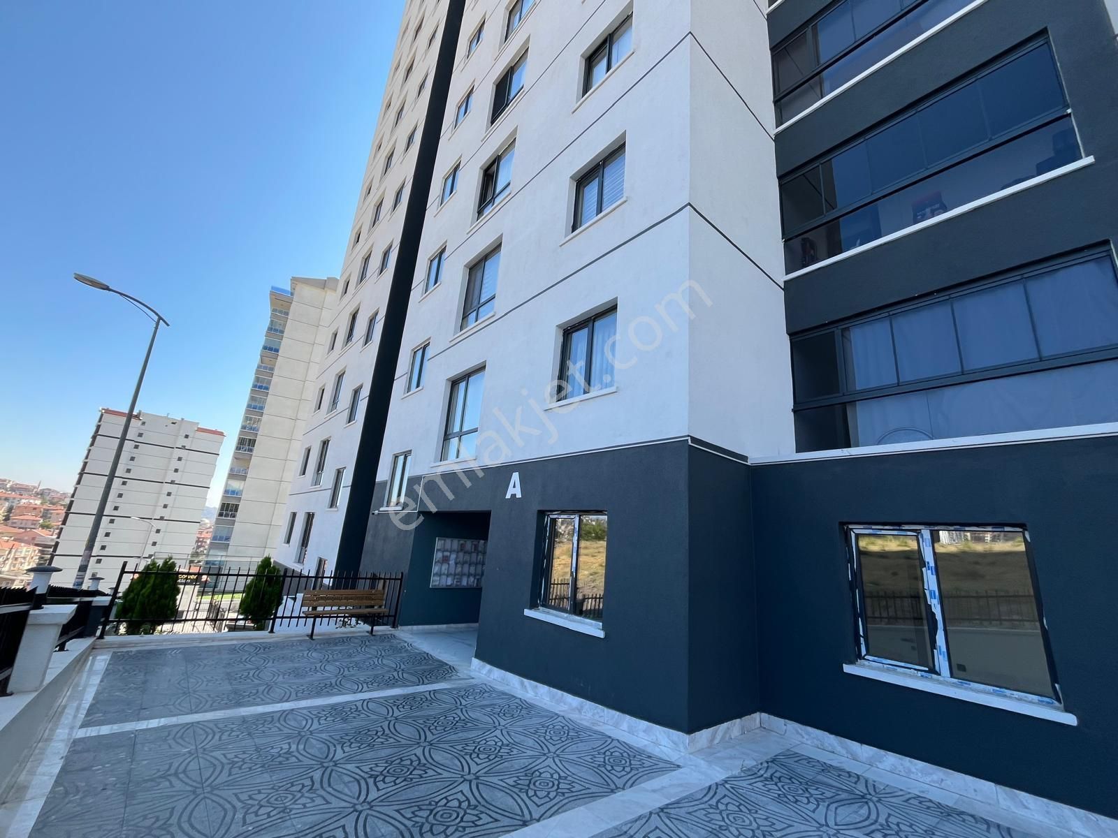 Pamuklar'da Site İçerisinde Geniş Balkonlu Ön Cephe 3+1 Satılık Daire - Görsel 4