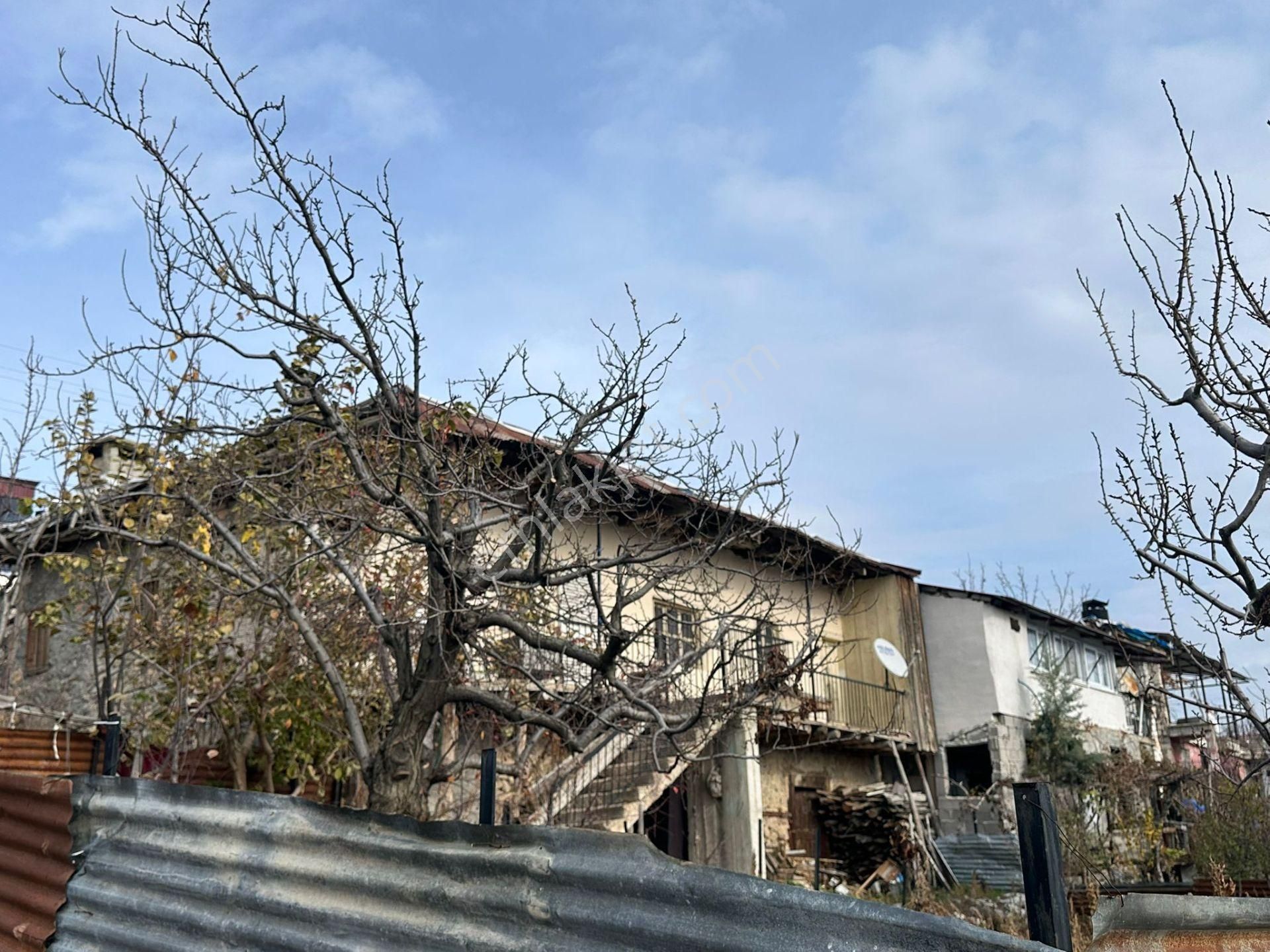 Mersin Toroslar Arslanköyde Göl Manzaralı Satılık Tarihi Taş Ev