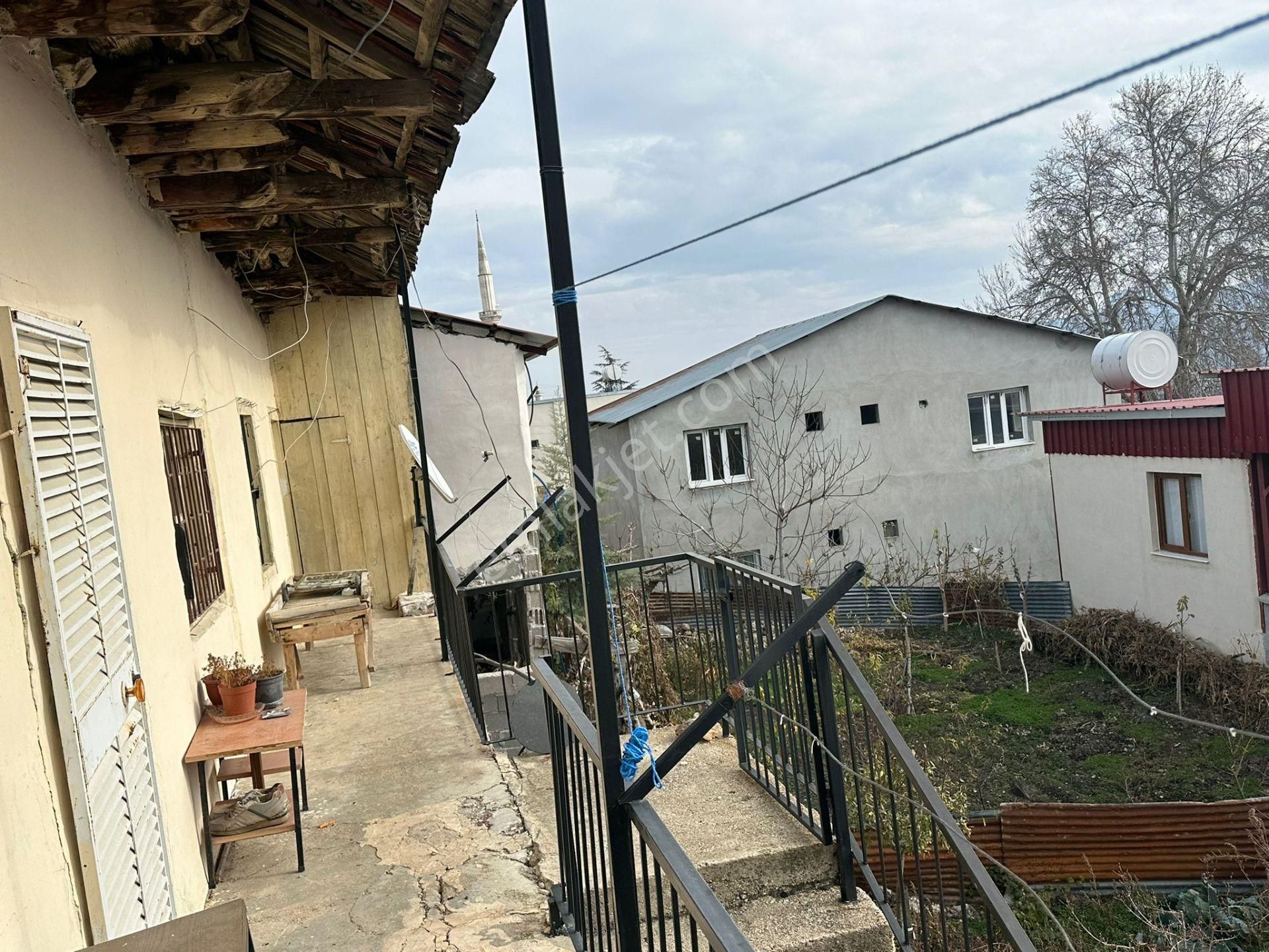 Mersin Toroslar Arslanköyde Göl Manzaralı Satılık Tarihi Taş Ev - Görsel 3