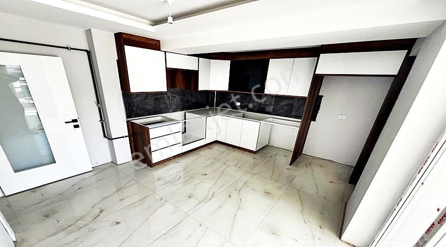 Yenikent Emlak'dan 3+1 Bölgenin En Kulanışlı Tren Durağı Dibinde - Görsel 14