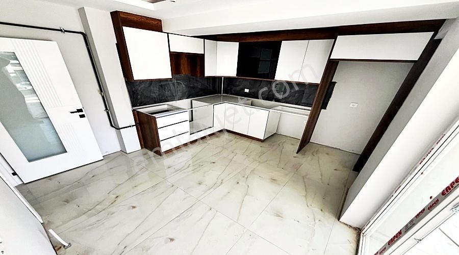 Yenikent Emlak'dan 3+1 Bölgenin En Kulanışlı Tren Durağı Dibinde - Görsel 15