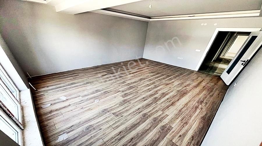 Yenikent Emlak'dan 3+1 Bölgenin En Kulanışlı Tren Durağı Dibinde - Görsel 6