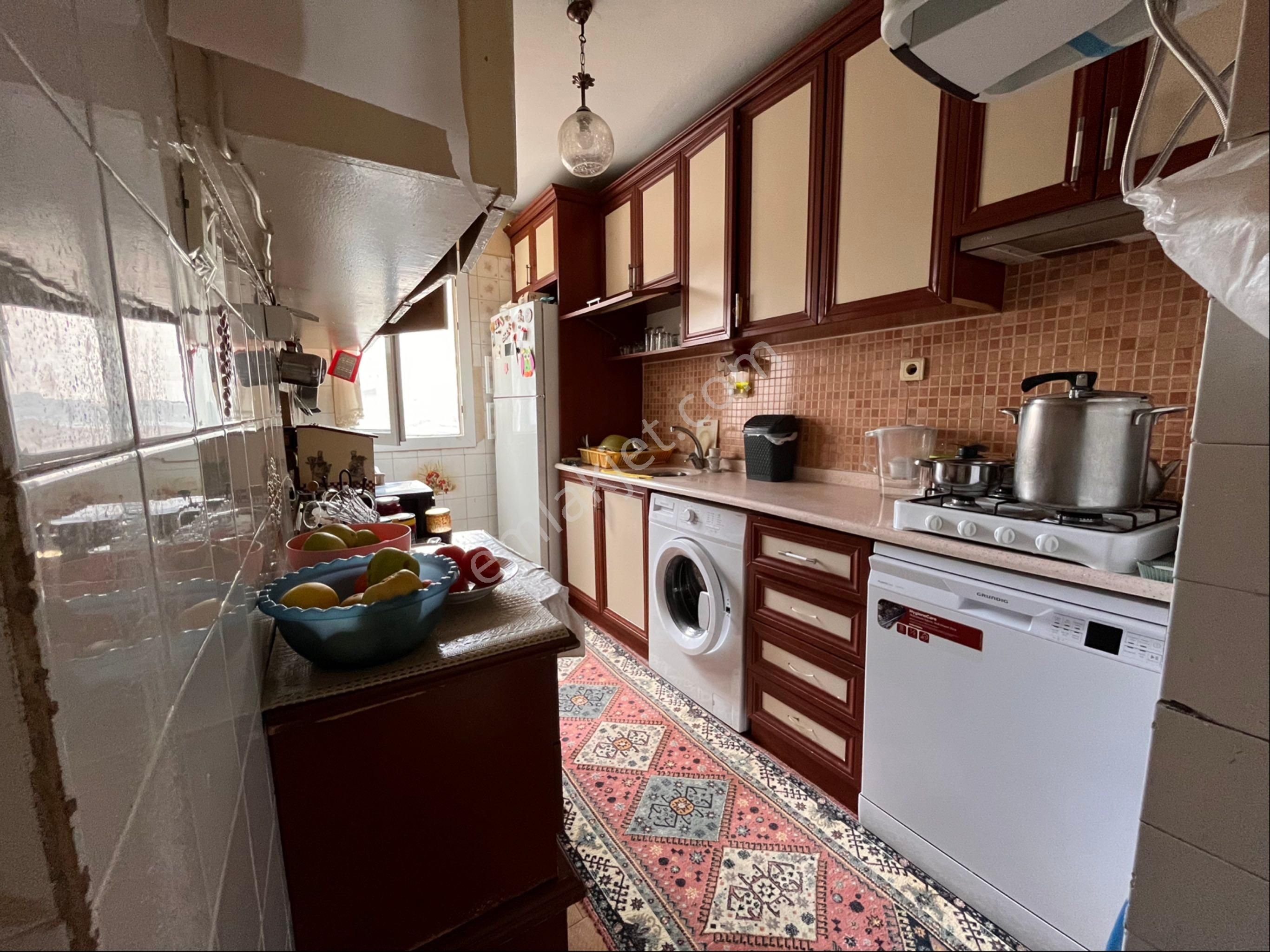 Halilrıfatpaşa Caddede Metro Yürüme Mesafesinde 2+1 Arakat Çift Cepeli - Görsel 13