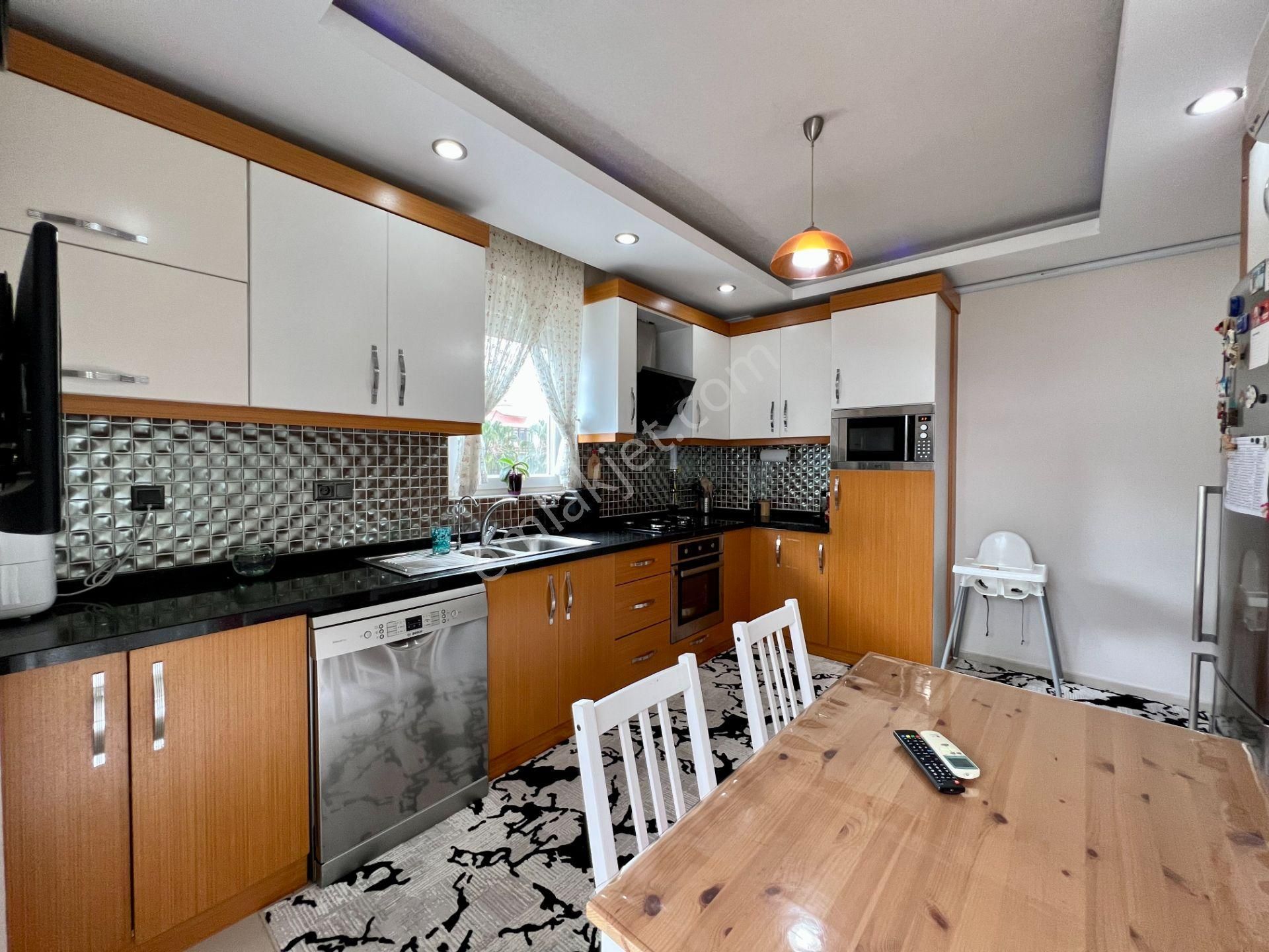 Havuzlu Sitede Geniş 2+1, Eşyalı, Ayrı Mutfaklı, Giyinme Odalı