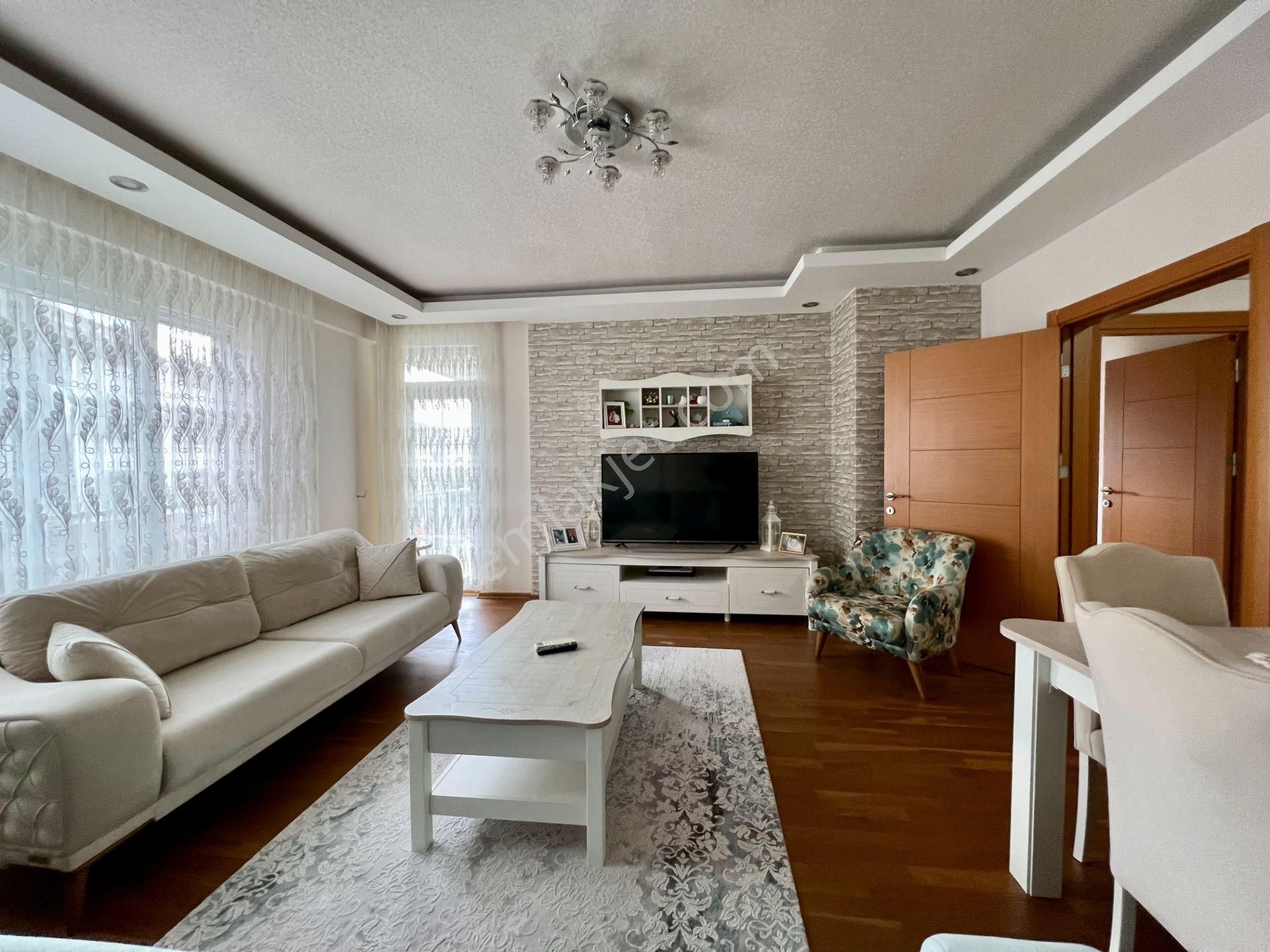 Havuzlu Sitede Geniş 2+1, Eşyalı, Ayrı Mutfaklı, Giyinme Odalı - Görsel 8