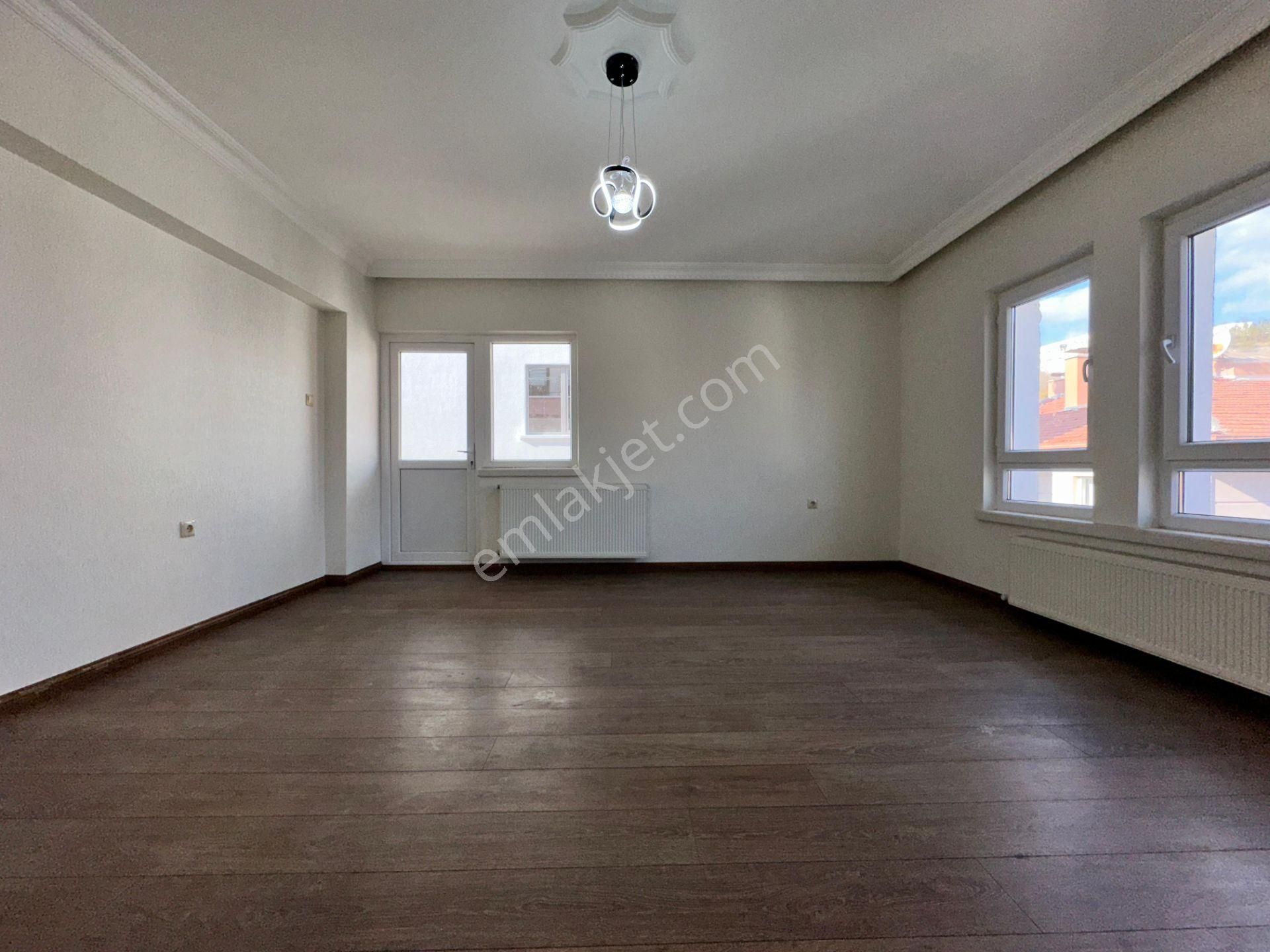 Pursaklar Mehmet Zengin Emlak'tan 2.kat 3+1 Protokol Yolu Yakını Yapılı Masrafsız Daire - Görsel 11