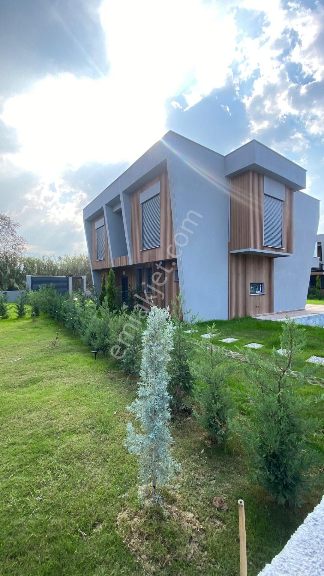 Denize Yakın Özel Havuzlu Villa
