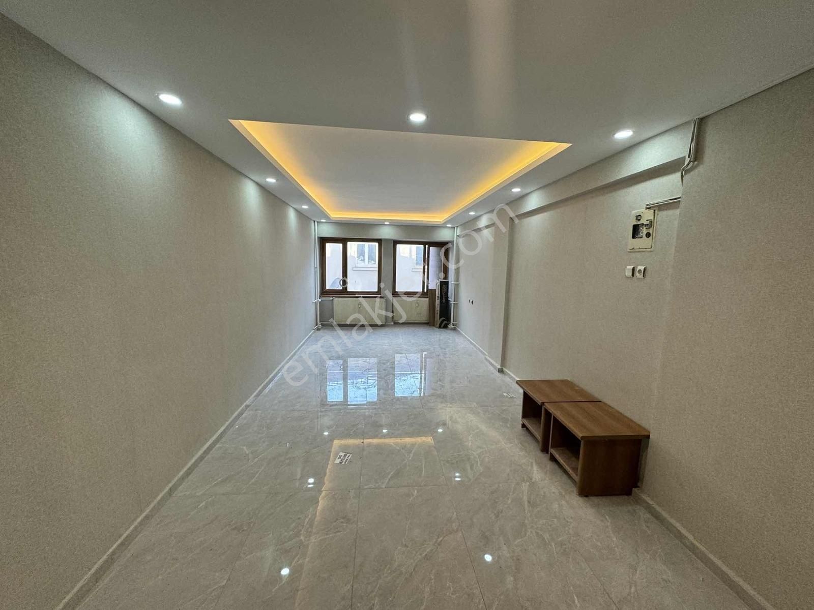 Hedef Emlak'tan Çarşı Merkezde Satılık Ofis