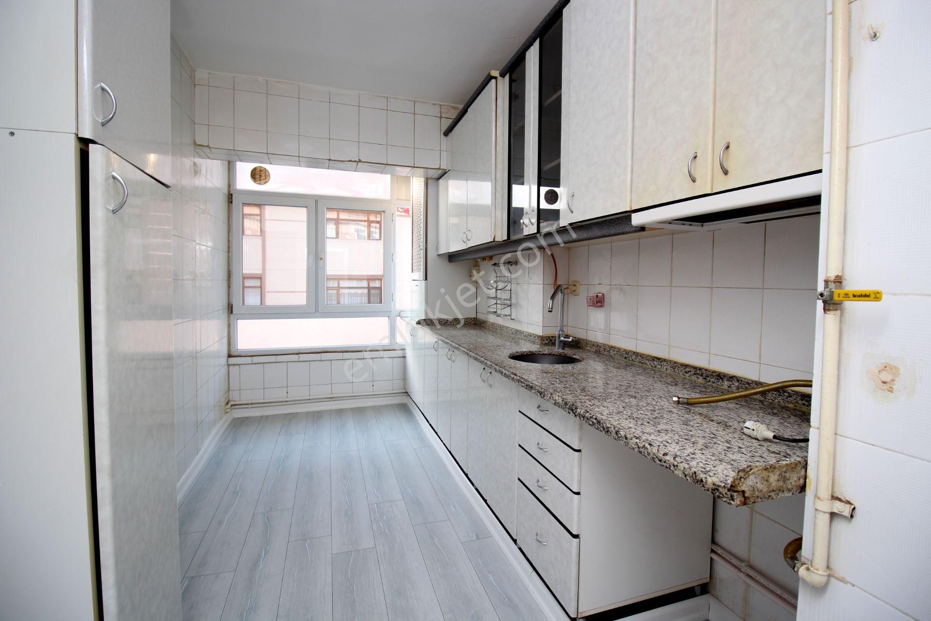 Emre Emlak'tan Piyade'de Cadde Üzeri Ön Cephe Arakat Satılık 3+1 Daire - Görsel 5