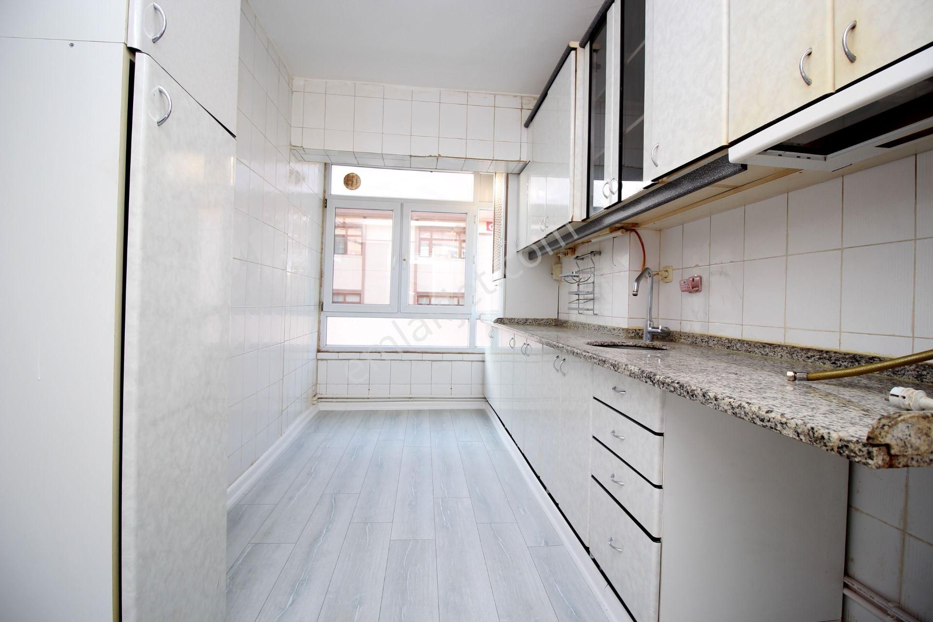 Emre Emlak'tan Piyade'de Cadde Üzeri Ön Cephe Arakat Satılık 3+1 Daire - Görsel 4