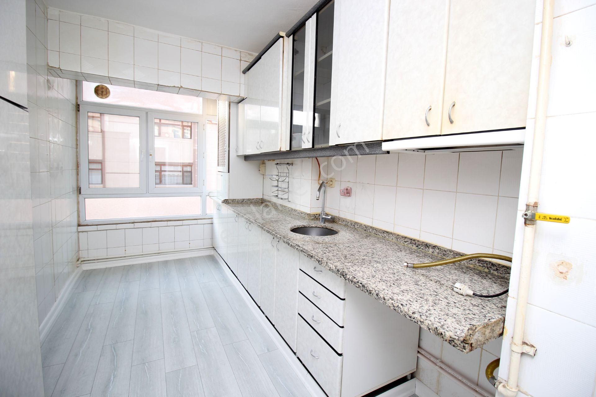 Emre Emlak'tan Piyade'de Cadde Üzeri Ön Cephe Arakat Satılık 3+1 Daire - Görsel 2