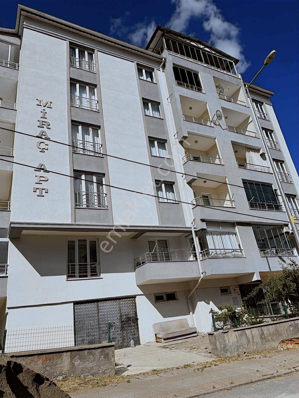 Hedef Emlaktan Huzurda Satılık Ara Kat 3+1 7 Senelik Lüx Daire