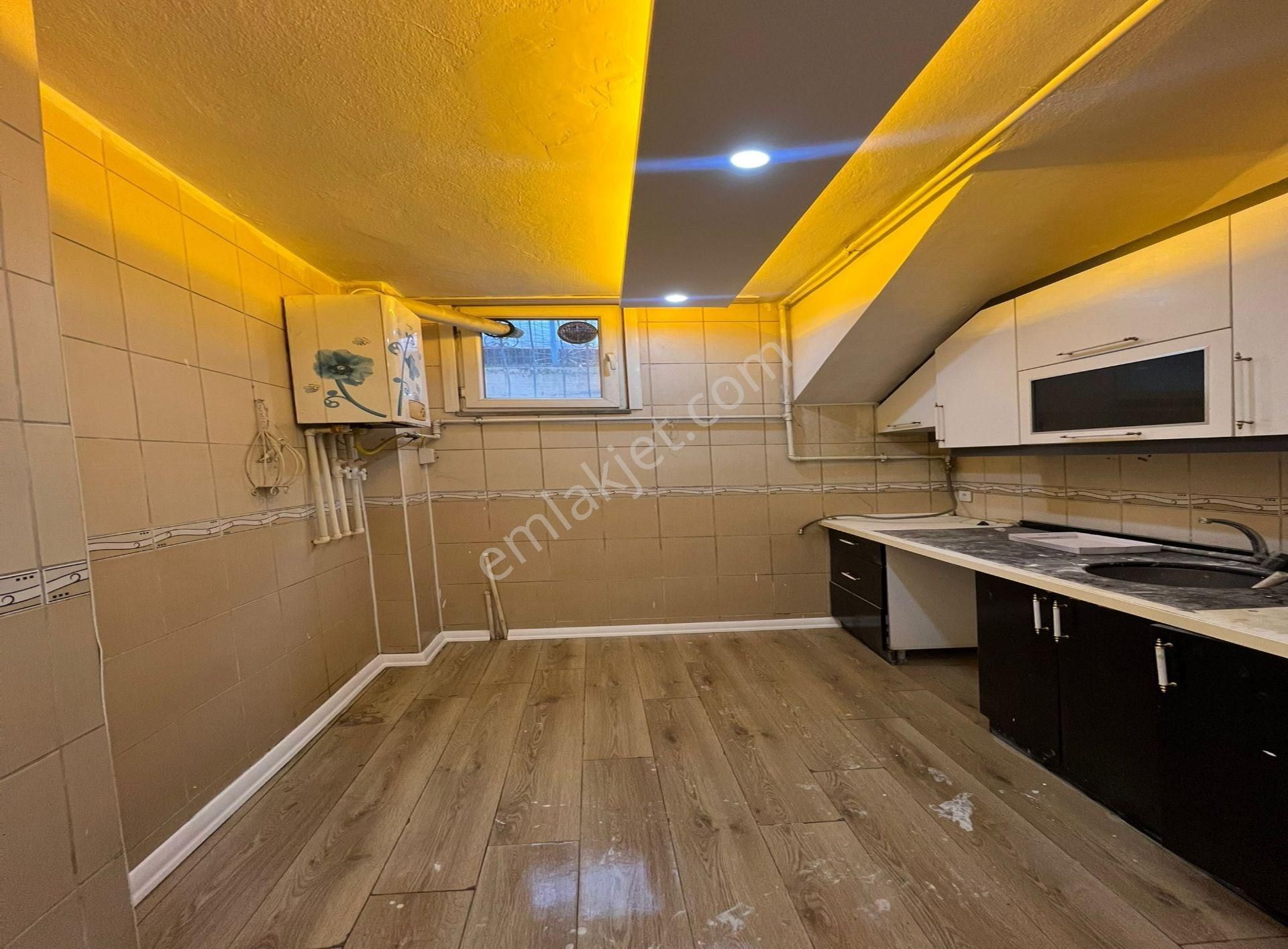 Esenyurt Merkezi Konumda Geniş Ailelerer Özel Dekorlu 2+1 Acil Satılık Daire - Görsel 15