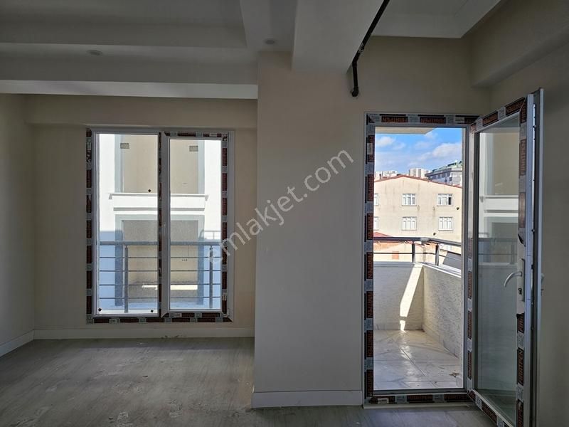 Avcıar Tahtakale Mh Sıfır Binada Kapalı Otparklı 3+2 Dublx Teras