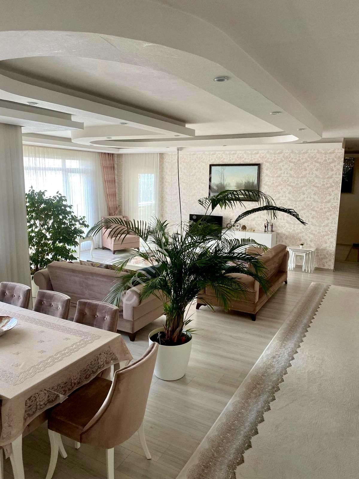 Emre Emlak'tan Topçu'da Manzaralı 4 Banyolu Teraslı Asansörlü Satılık 4+2 Daire - Görsel 12