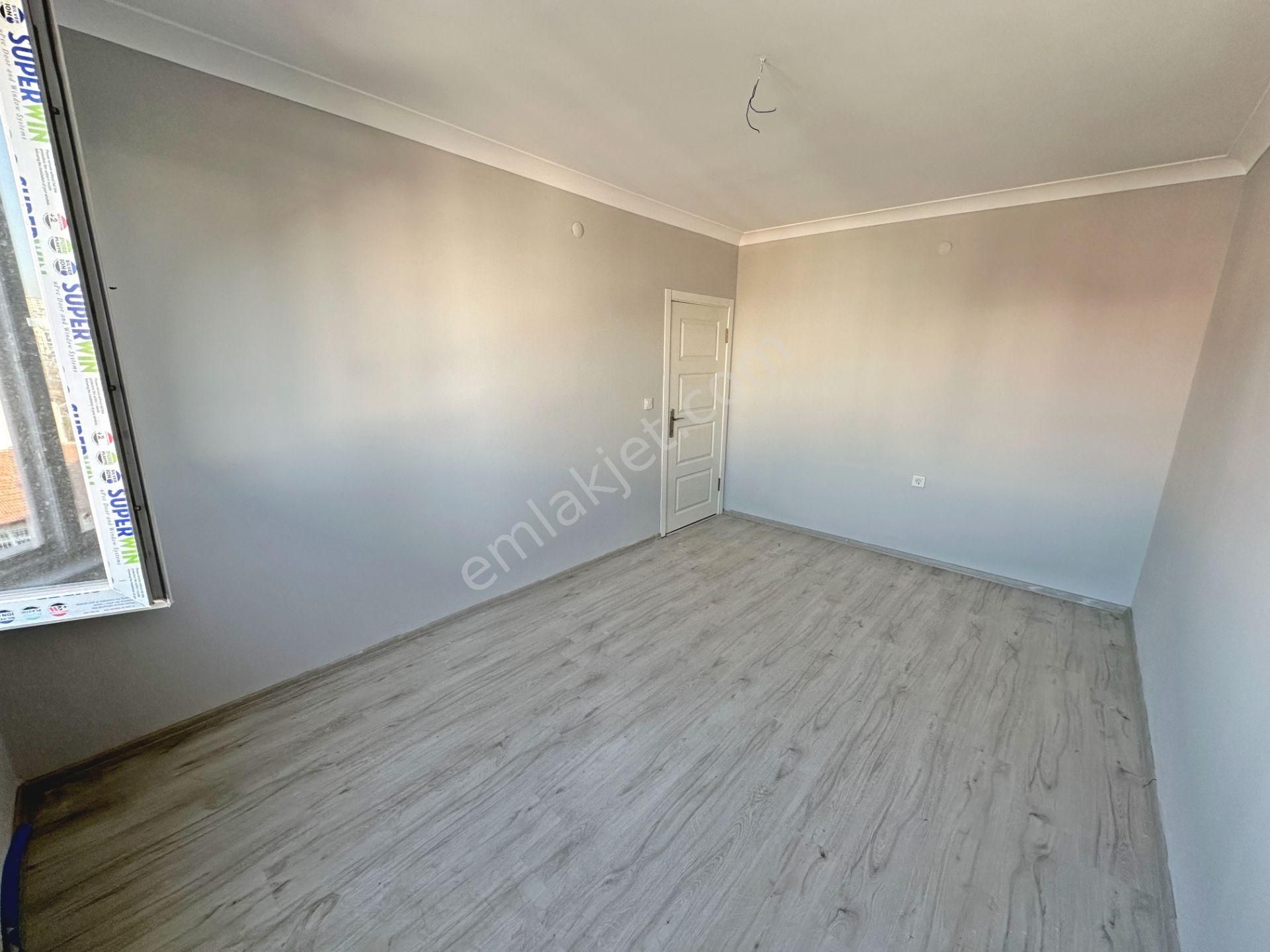 Misket Düzlükte Ara Katta Ön Cephede Asansörlü 3+1 Satılık Daire - Görsel 15