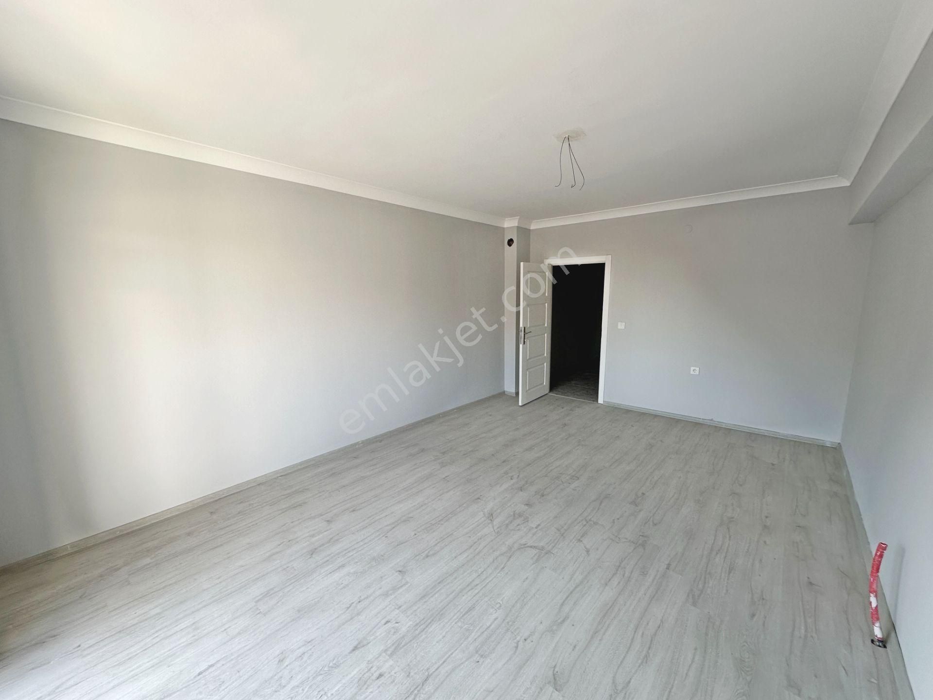 Misket Düzlükte Ara Katta Ön Cephede Asansörlü 3+1 Satılık Daire - Görsel 3