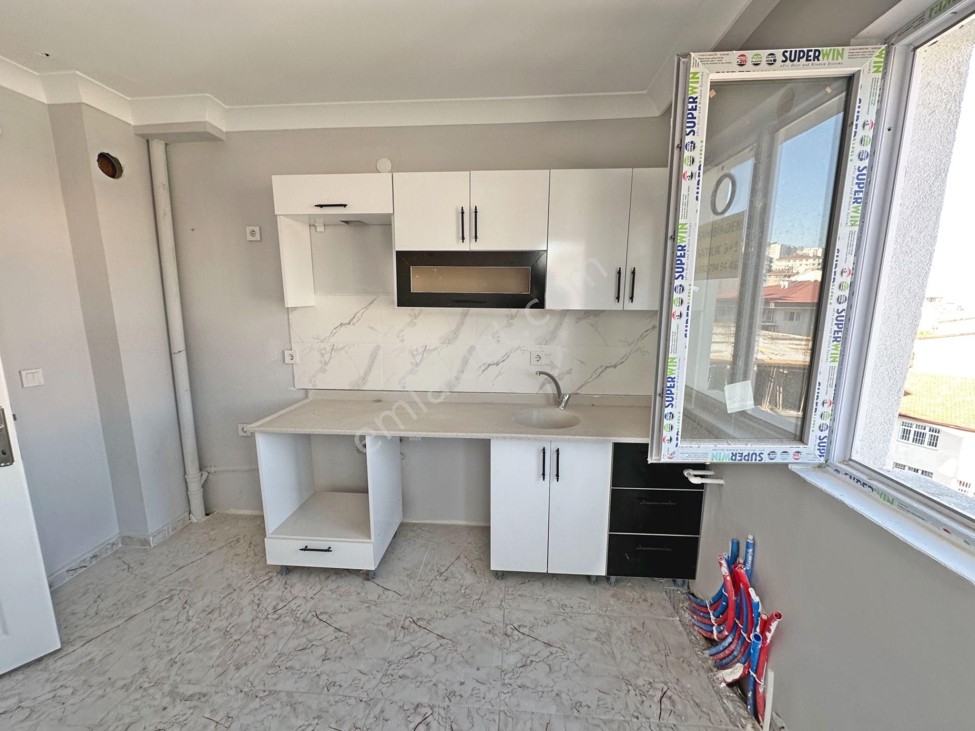 Misket Düzlükte Ara Katta Ön Cephede Asansörlü 3+1 Satılık Daire - Görsel 9