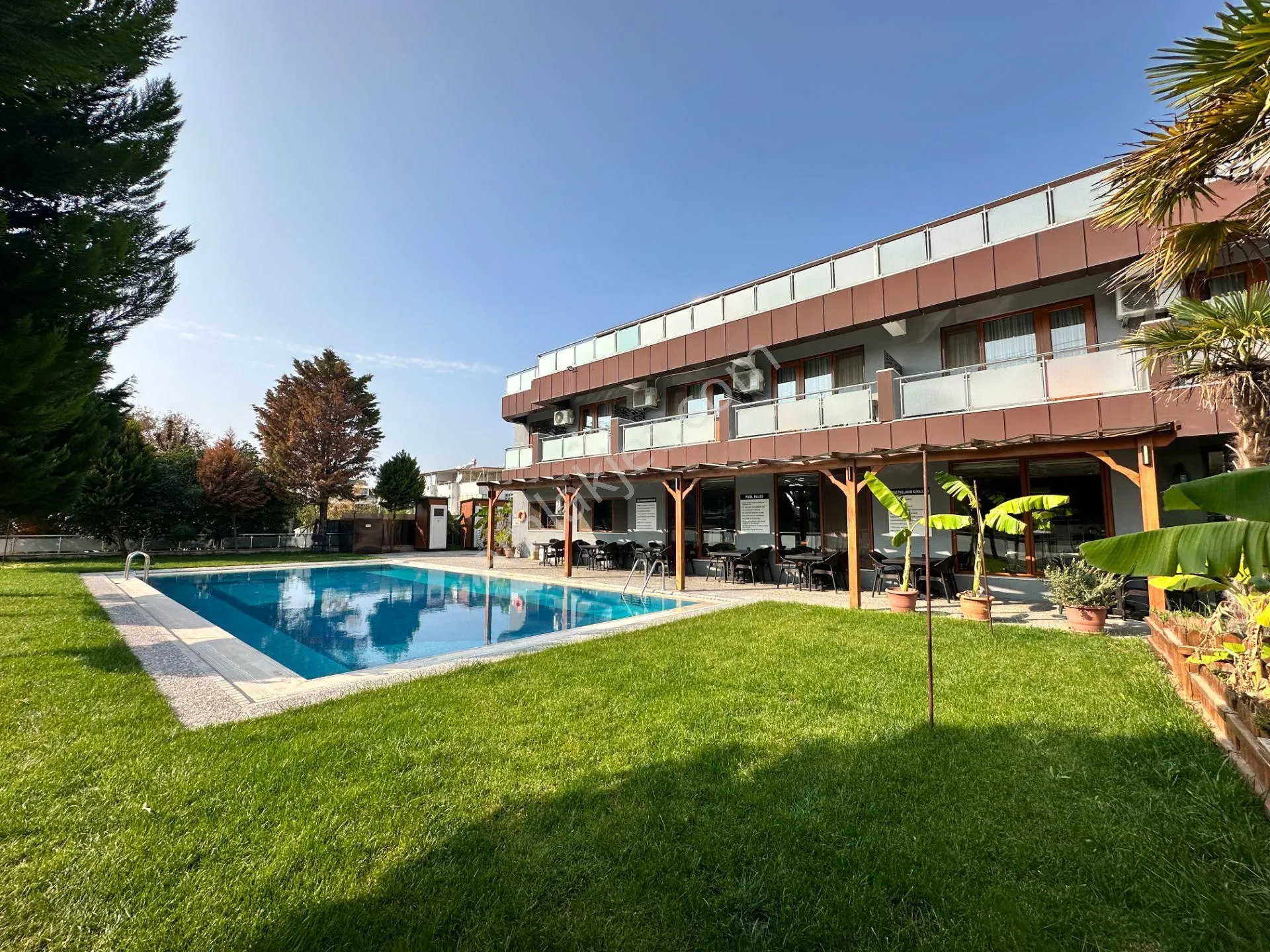 Mera Emlaktan Akçay Kordonda Denize 20 Adım 29+oda Satılık Otel