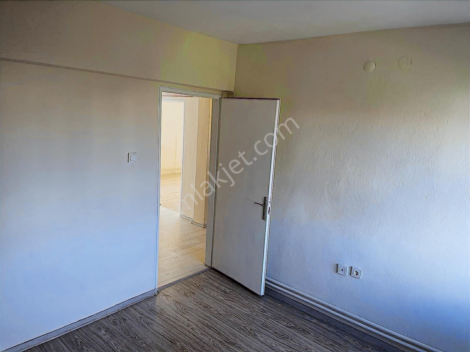 Yunus Emre Mah Metroya Yakın Cadde Üstü 3+1 120 M Kiralık Daire - Görsel 29