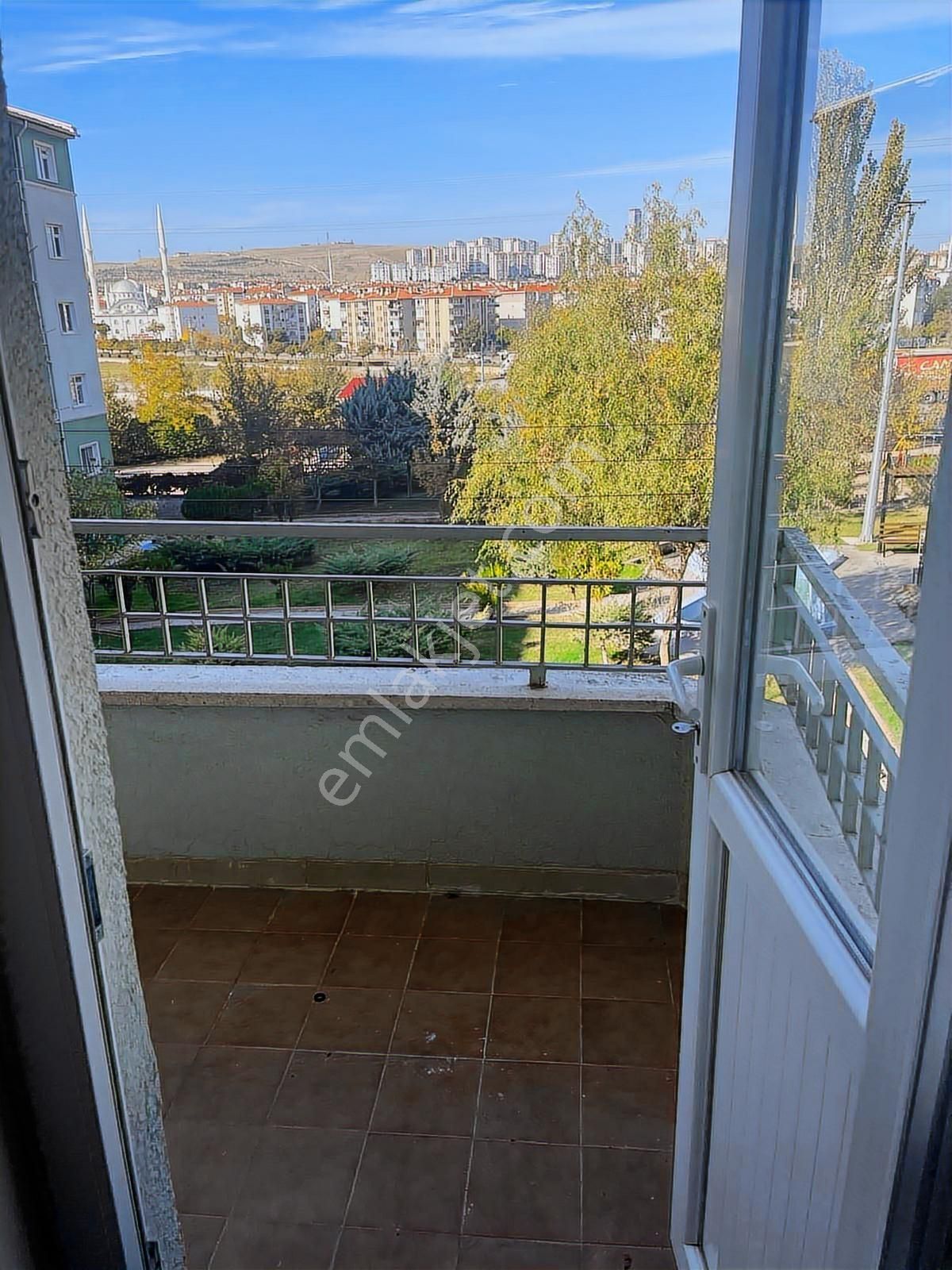Yunus Emre Mah Metroya Yakın Cadde Üstü 3+1 120 M Kiralık Daire - Görsel 3