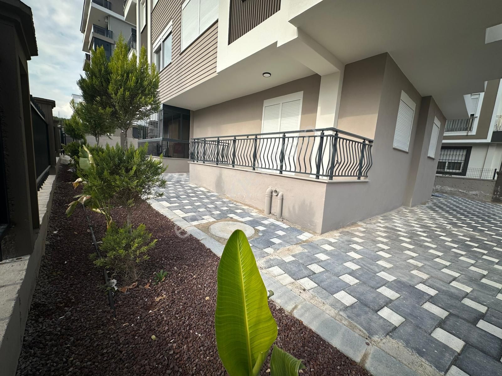 V.karşıyakada Sıfır Yüksek Giriş 1+1 İskanlı Mükemmel Konum Daire - Görsel 17