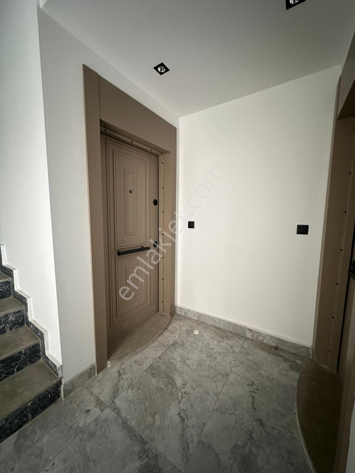 V.karşıyakada Sıfır Yüksek Giriş 1+1 İskanlı Mükemmel Konum Daire - Görsel 3