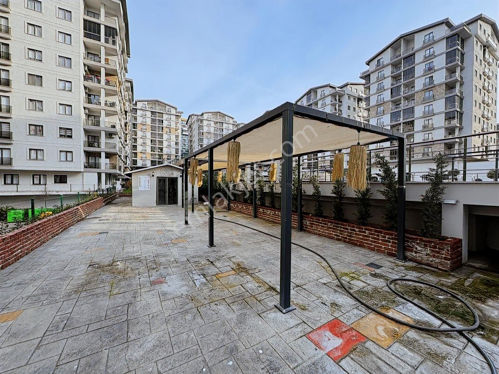 Tırpan Gayrimenkulden Umutevler Sitesinde Lüx Eşyalı Kiralık - Görsel 17