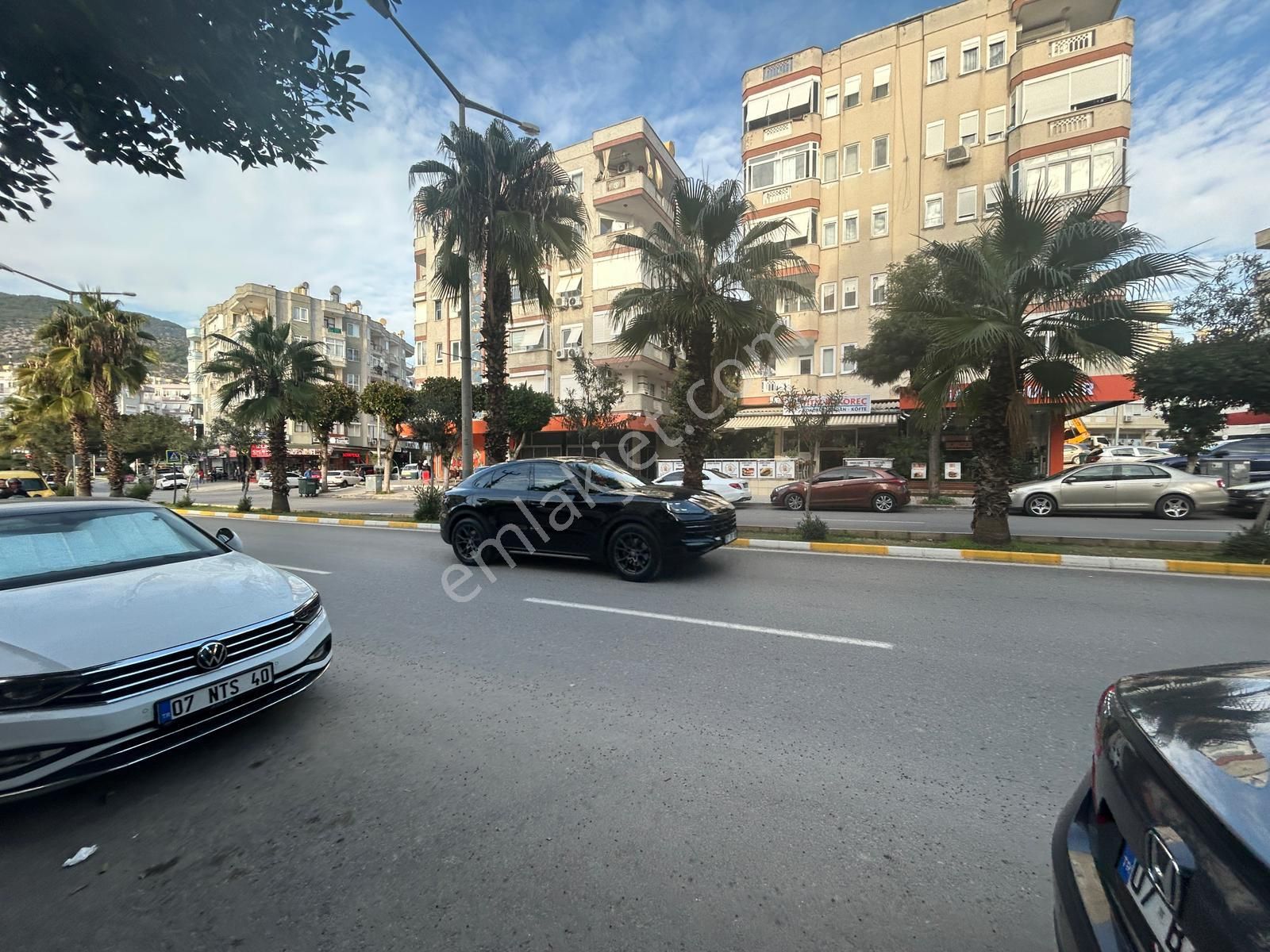 Alanya Merkez Saray Mahallesin'de Kiralık 3 Kat Kurumsal İş Yeri - Görsel 24