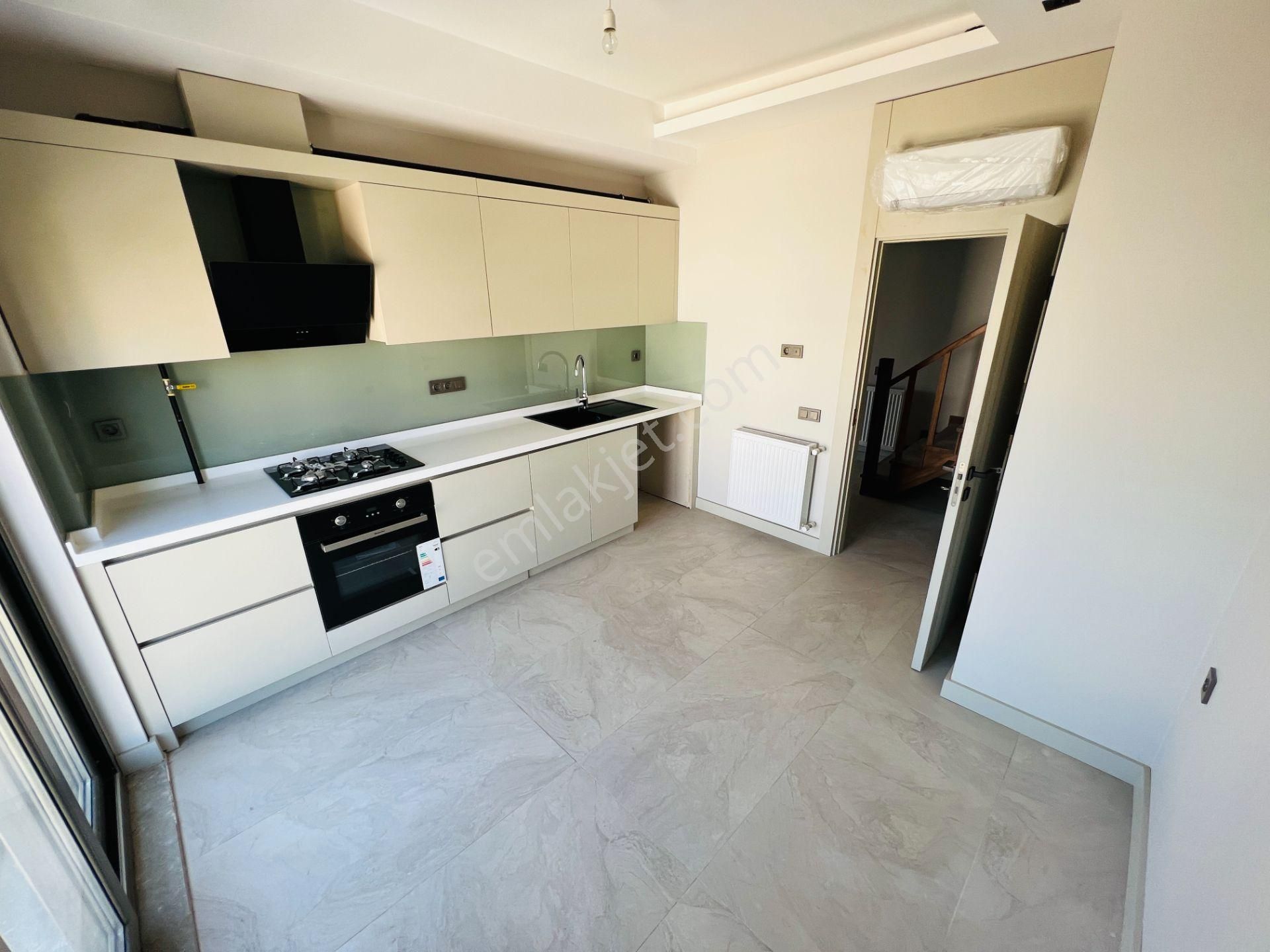 Meydankavağında Köşe Başı Dubleks