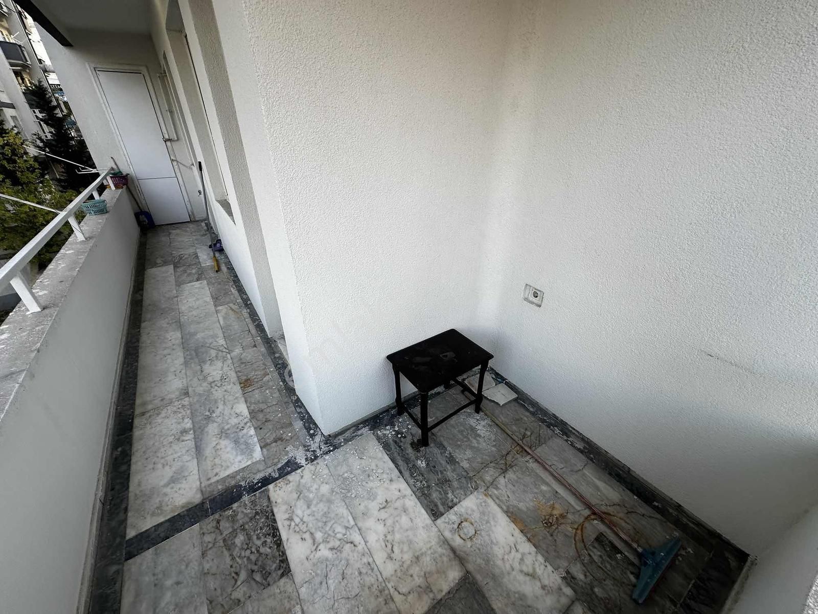 Yeditepe Mahallesinde Geniş Yerden Isıtmalı 3+1 Fırsat Daire - Görsel 18