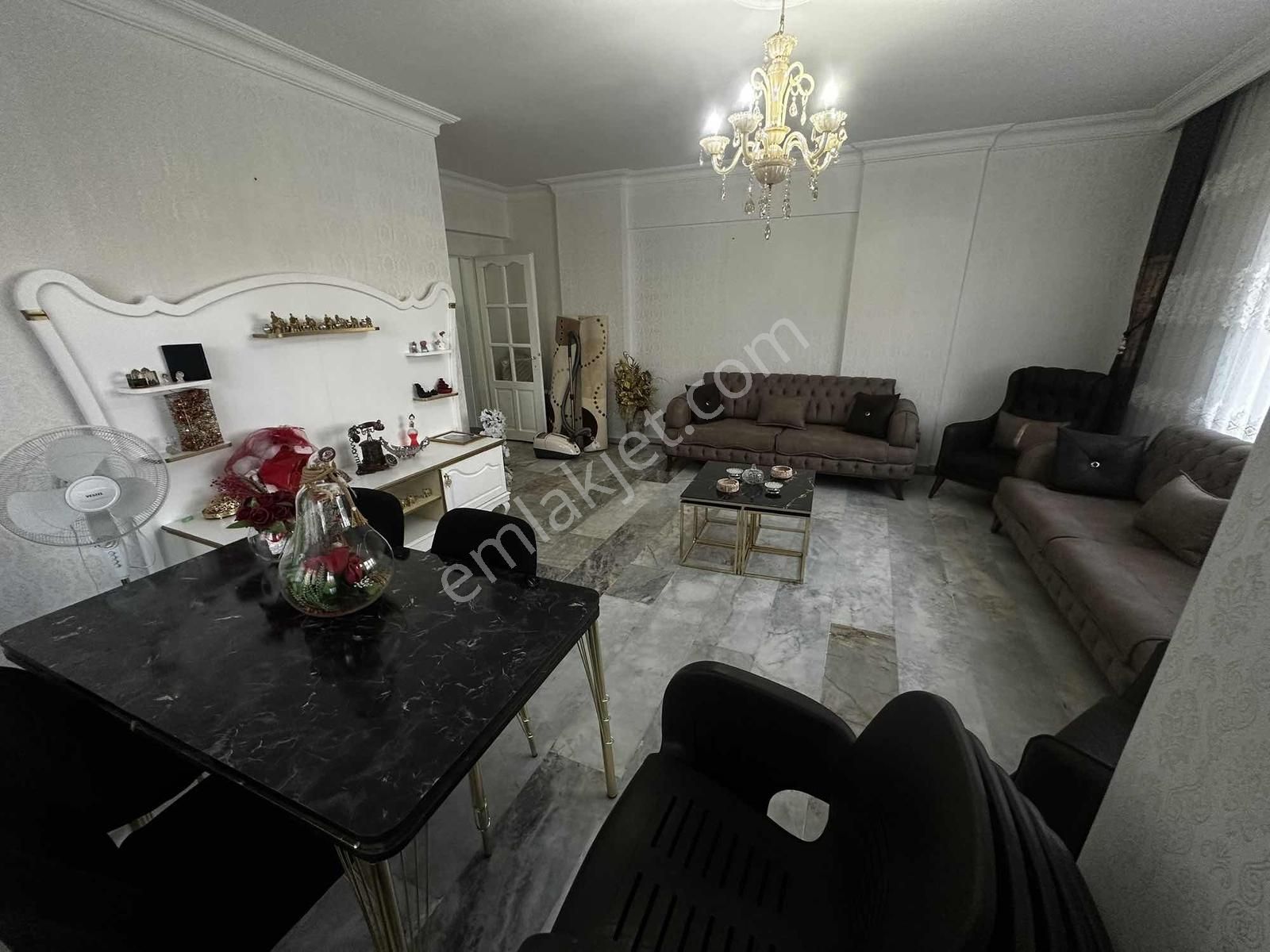 Yeditepe Mahallesinde Geniş Yerden Isıtmalı 3+1 Fırsat Daire - Görsel 3