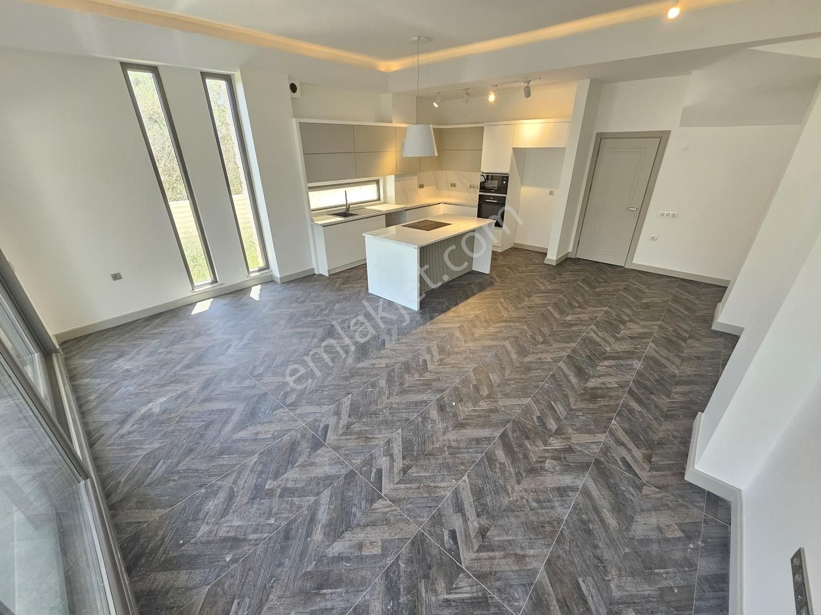 Eu Gayrimenkulden Girişte 2 Odalı Tek Müstakil 4+1 Villa - Görsel 5