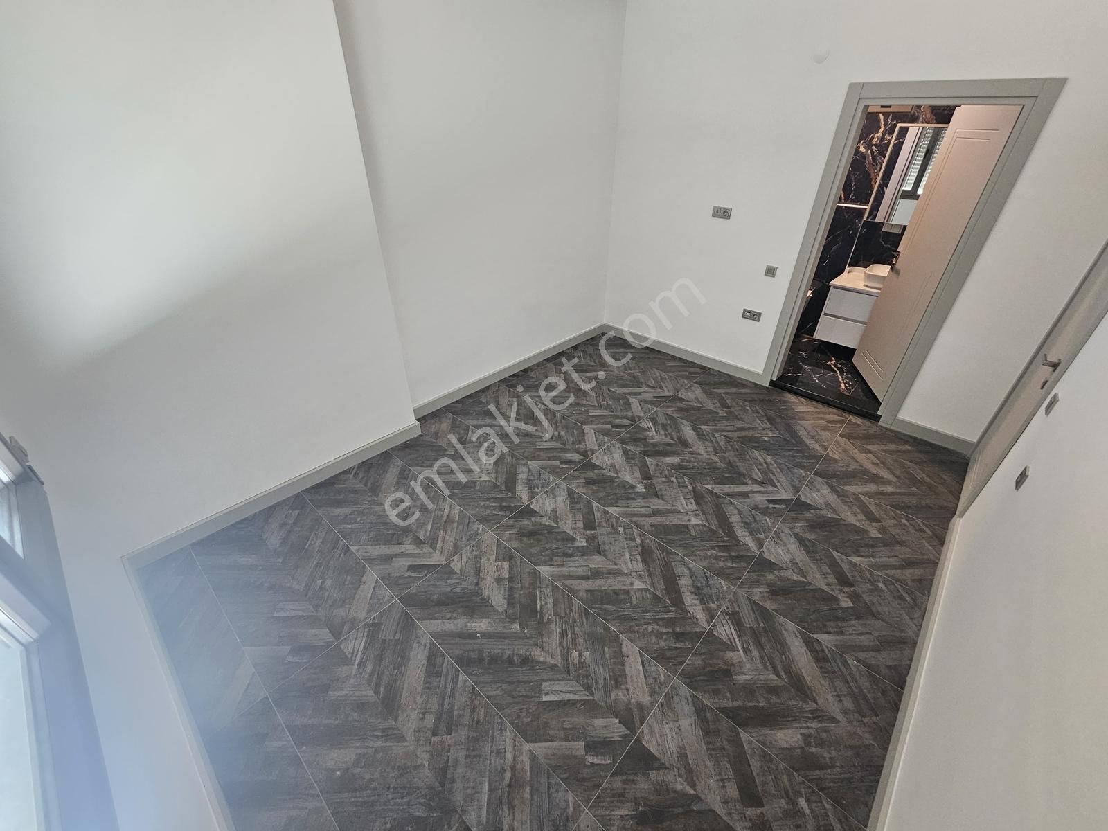 Eu Gayrimenkulden Girişte 2 Odalı Tek Müstakil 4+1 Villa - Görsel 9