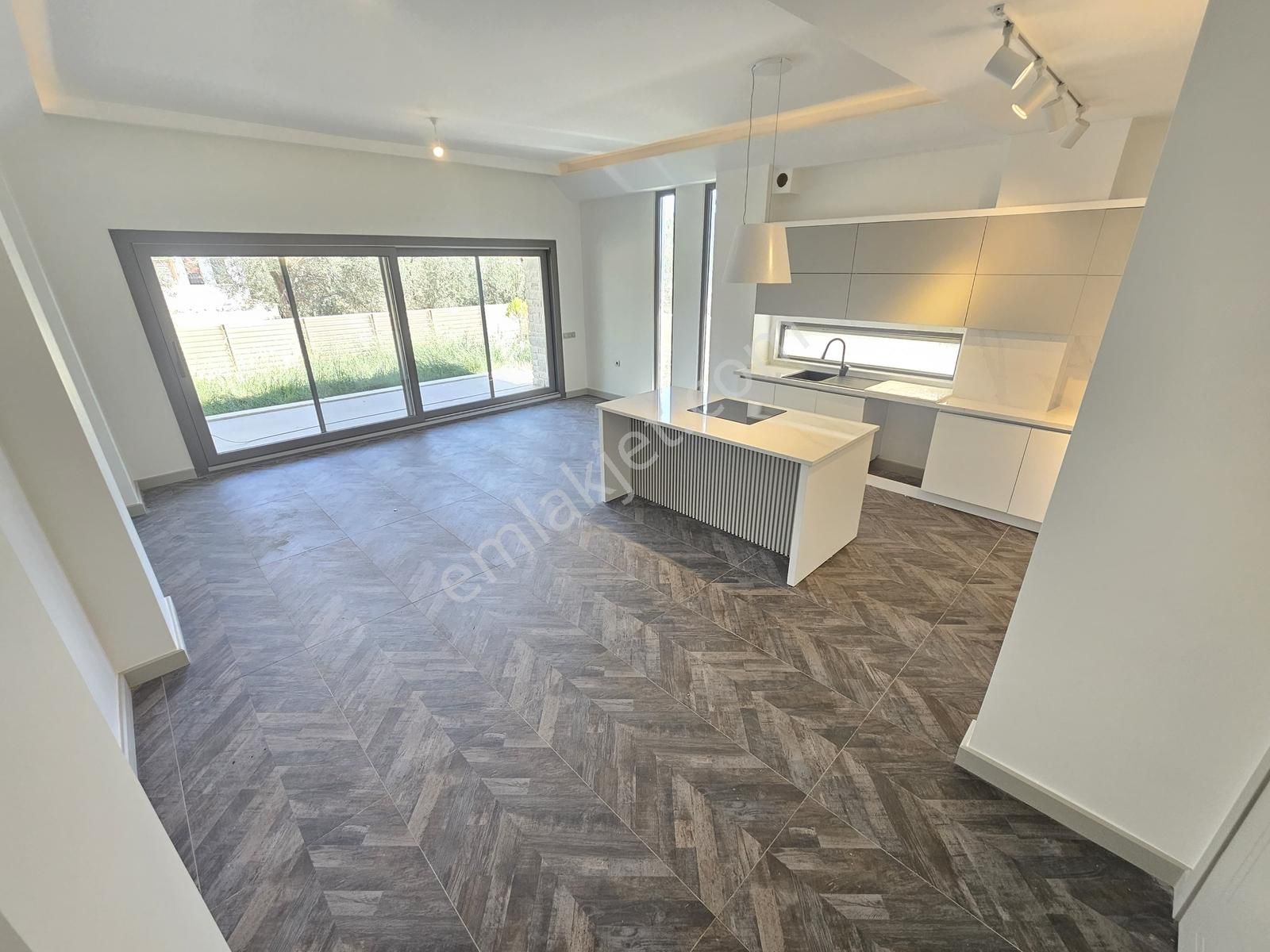 Eu Gayrimenkulden Girişte 2 Odalı Tek Müstakil 4+1 Villa - Görsel 11