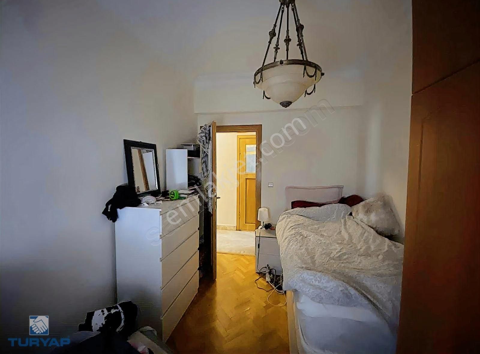 Turyap'tan Fenerbahçe Sahile Çok Yakın Balkonlu Büyük 3+1 - Görsel 8