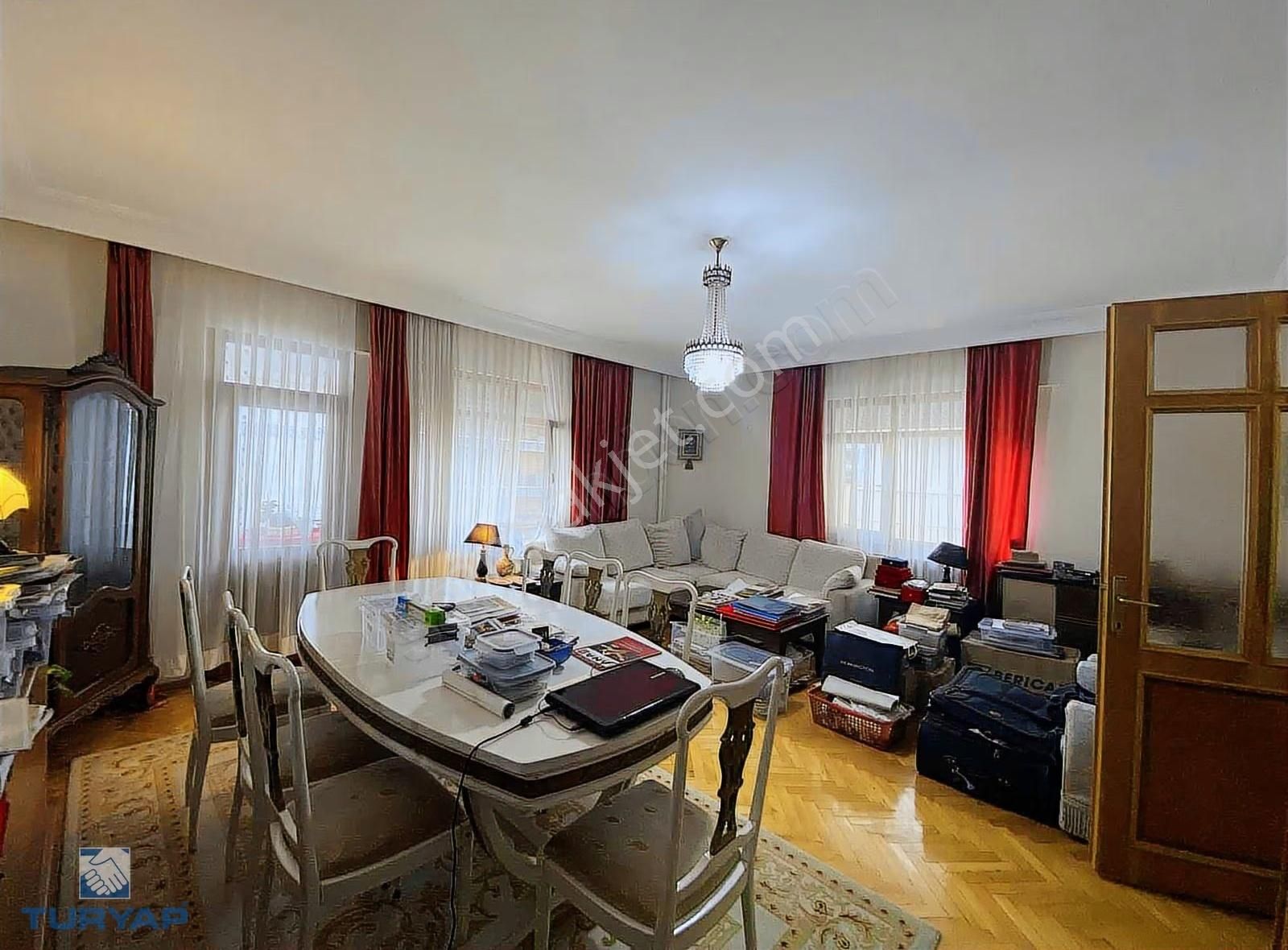 Turyap'tan Fenerbahçe Sahile Çok Yakın Balkonlu Büyük 3+1