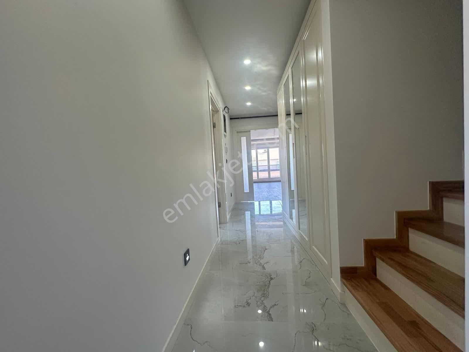 Çengelköyün En İyi Konumunda Lüx 5+2 Dublex Daire - Görsel 28