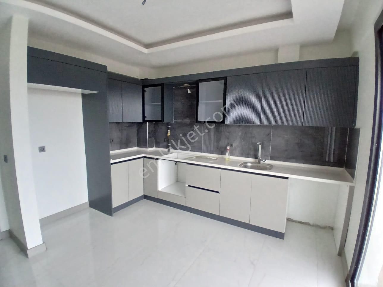 Akçay Emlak'tan Akşehir Yarenler Mahallesinde Garajlı Satılık Sıfır 2+1 Daire