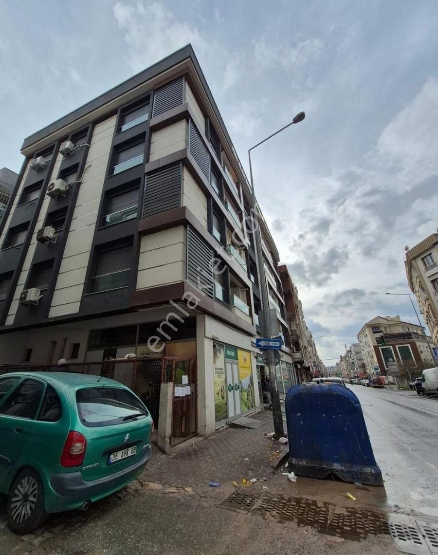 Bucalaleli Mah//menderes Caddesinde//uçanyolyanı/8yıllk/92m2/2+1/arakat Daire