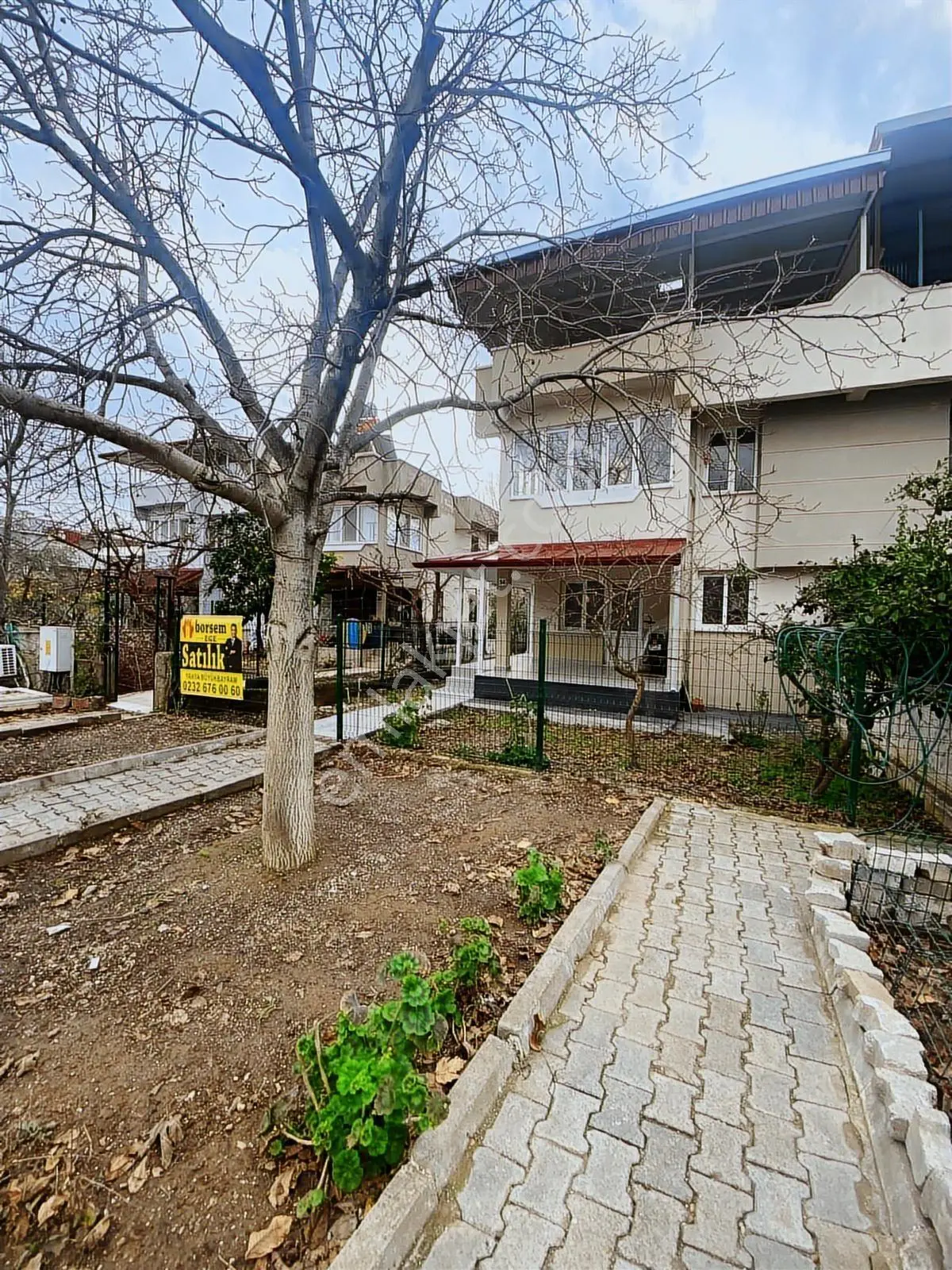 Borsem'den Dikili Salihleraltı'nda Denize 800 M Kiralık Villa