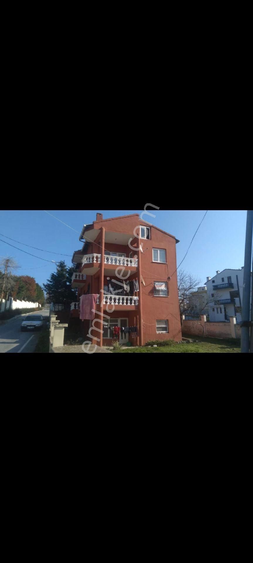 🏡 Kamiloba’da Bahçelı Köşe Parsel – Deniz Manzaralı 3 Katlı Müstakil Bina