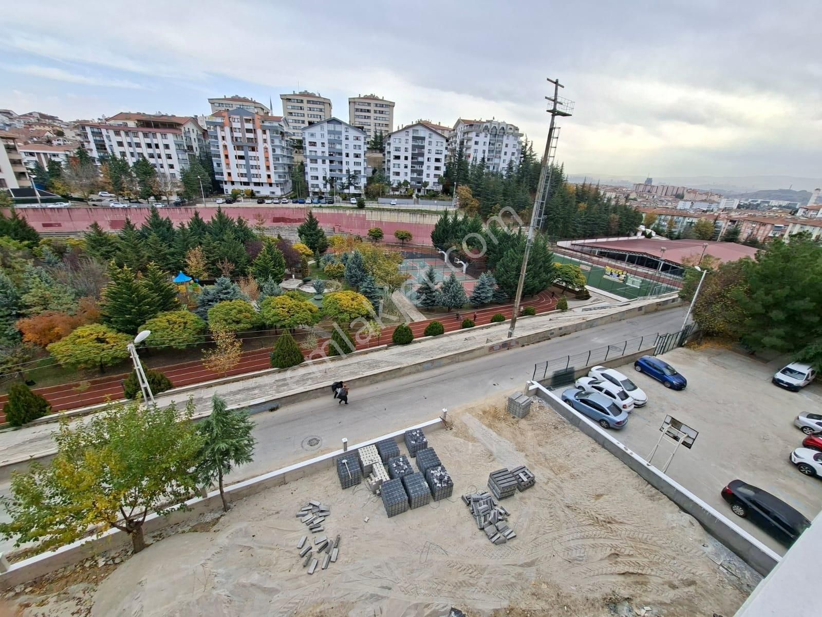 Melike Sokak'ta Mükemmel Konum Full Yapılı 5.kat Satılık 2+1