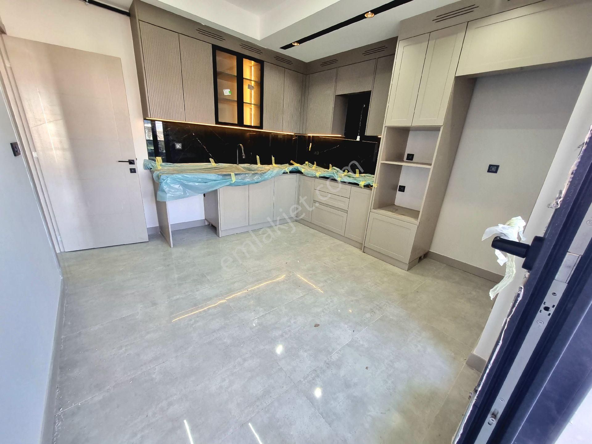 Bağbaşı'nda Sıfır 3+1 Lüx İşçilikli E.banyolu Panjurlu Daireler